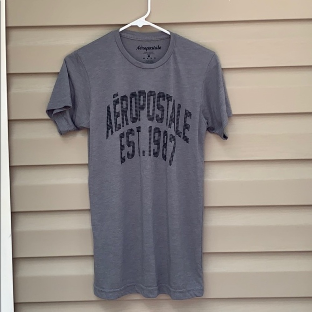 Aeropostale men’s gray&black shirt sleeve shirt $5/25